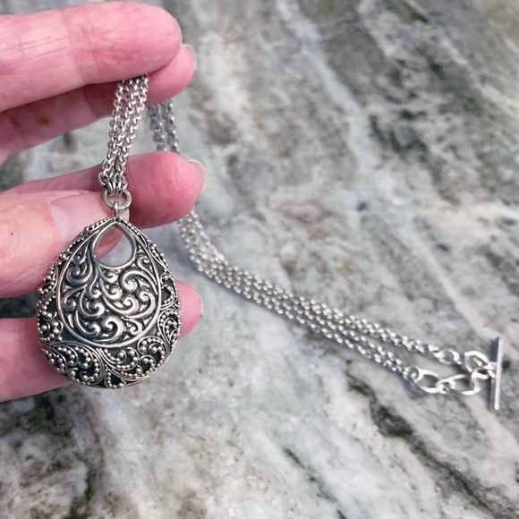 Lois Hill 2 strand Filigree scroll oval necklace. Incredible detail. Beautiful!! - Picture 5 of 9